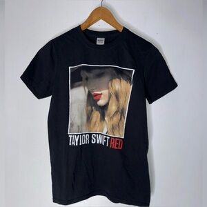 Taylor Swift Red Black‎ Short Sleeve T-shirt Size Small